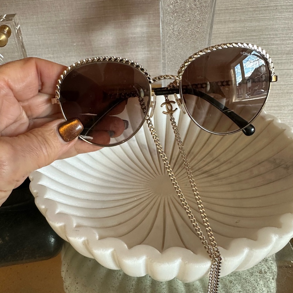 Authentic Chanel pantos gradient sunglasses with chain